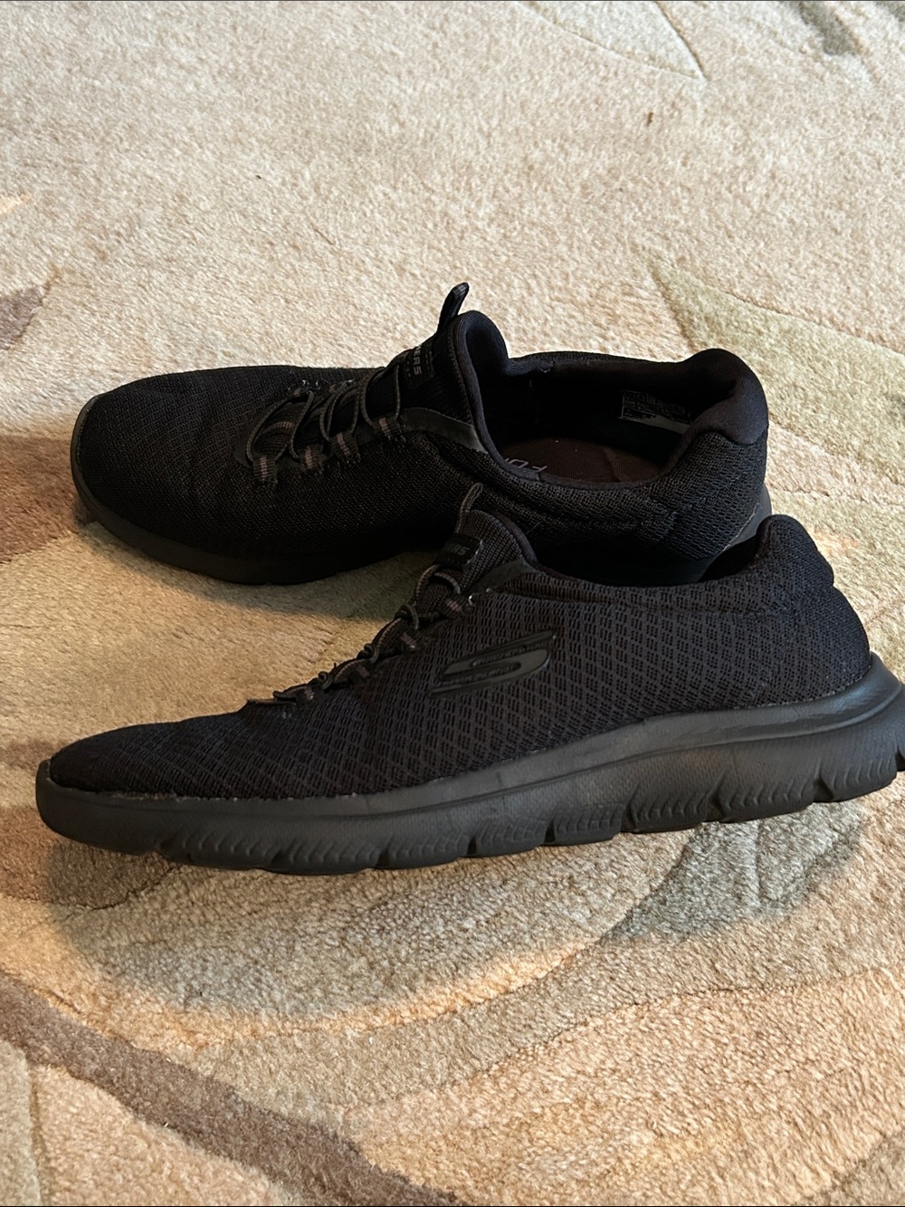 Skechers Women’s All-Black Mesh Athletic Sneakers sz 8.5